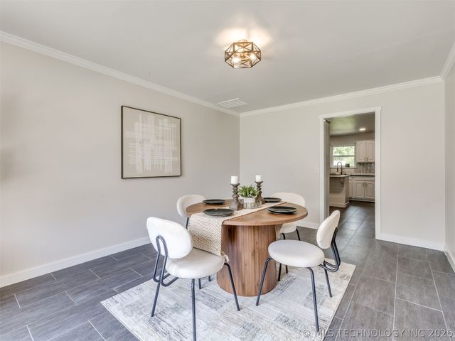 826 Lynwood Lane, Broken Arrow, OK 74011