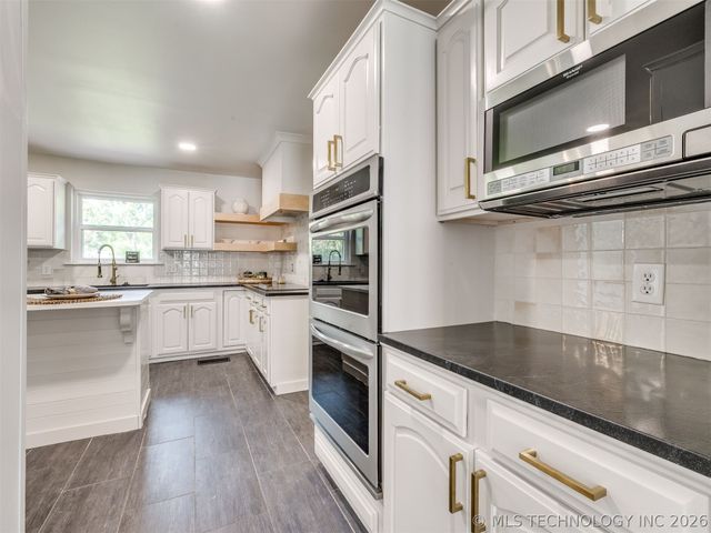826 Lynwood Lane, Broken Arrow, OK 74011