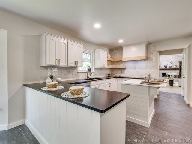 826 Lynwood Lane, Broken Arrow, OK 74011