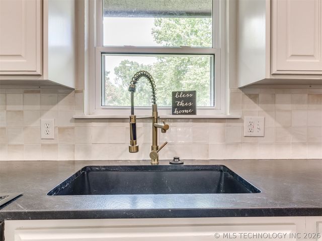 826 Lynwood Lane, Broken Arrow, OK 74011
