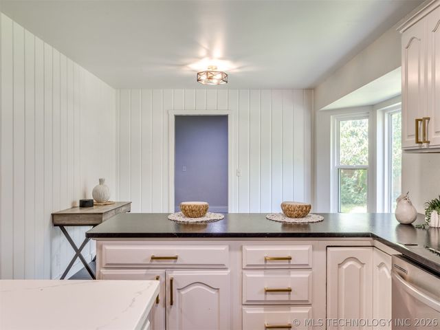 826 Lynwood Lane, Broken Arrow, OK 74011