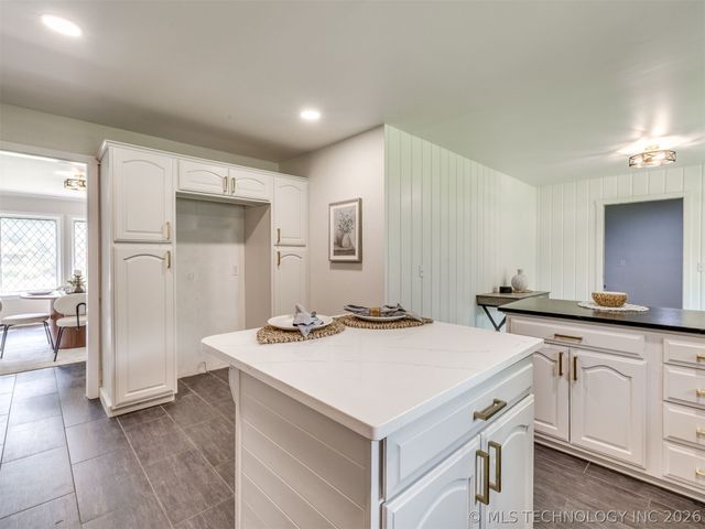 826 Lynwood Lane, Broken Arrow, OK 74011