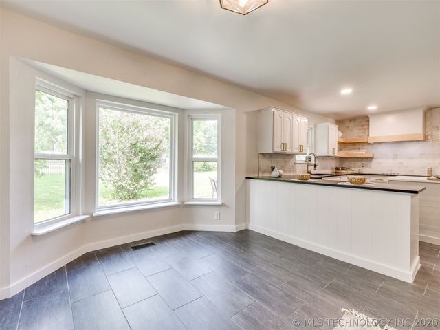 826 Lynwood Lane, Broken Arrow, OK 74011