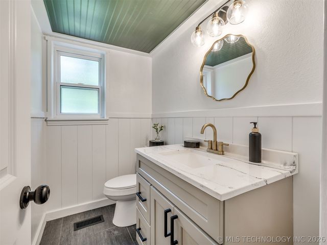 826 Lynwood Lane, Broken Arrow, OK 74011