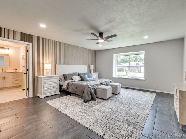 826 Lynwood Lane, Broken Arrow, OK 74011