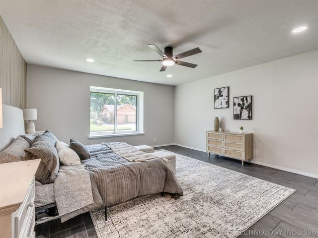826 Lynwood Lane, Broken Arrow, OK 74011