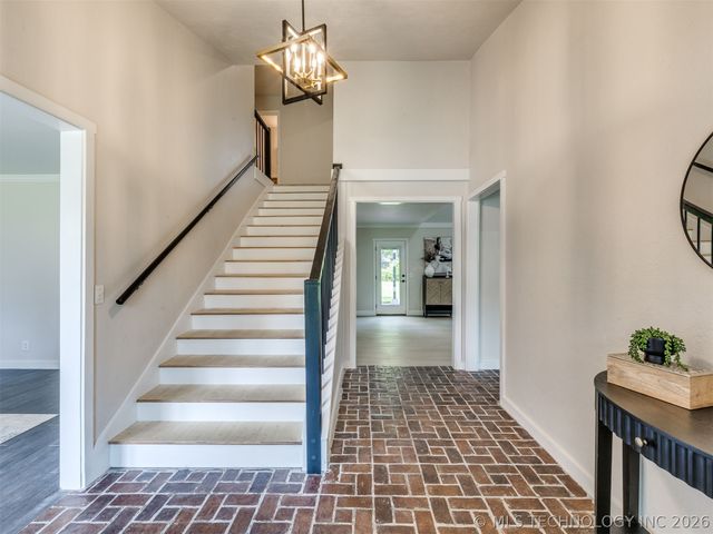 826 Lynwood Lane, Broken Arrow, OK 74011