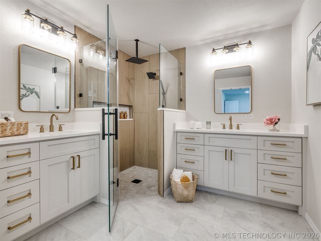 826 Lynwood Lane, Broken Arrow, OK 74011