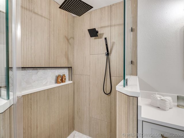 826 Lynwood Lane, Broken Arrow, OK 74011