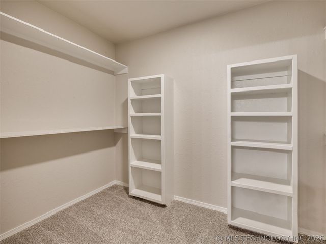 826 Lynwood Lane, Broken Arrow, OK 74011