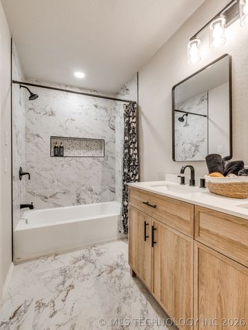 826 Lynwood Lane, Broken Arrow, OK 74011