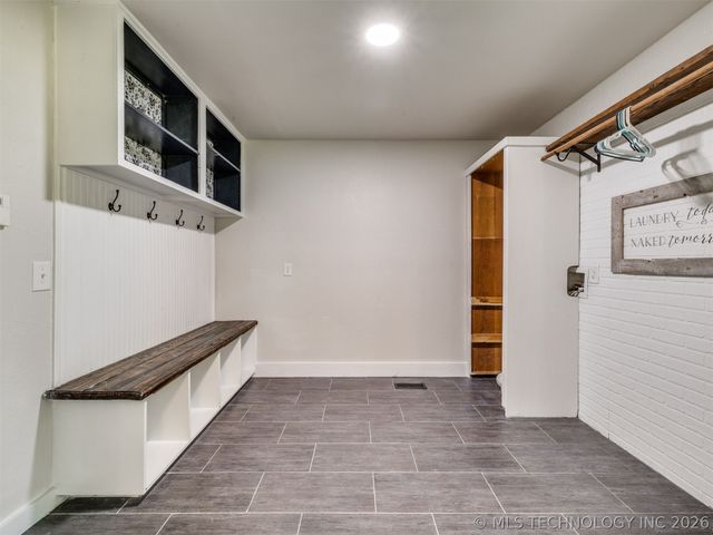 826 Lynwood Lane, Broken Arrow, OK 74011
