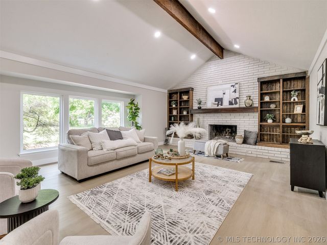 826 Lynwood Lane, Broken Arrow, OK 74011