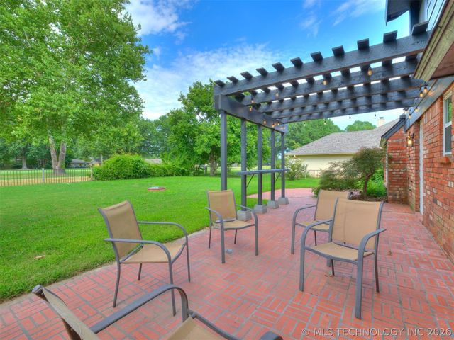 826 Lynwood Lane, Broken Arrow, OK 74011