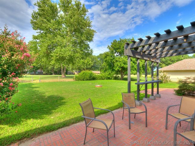 826 Lynwood Lane, Broken Arrow, OK 74011