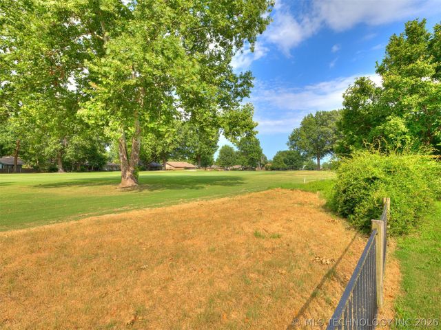 826 Lynwood Lane, Broken Arrow, OK 74011