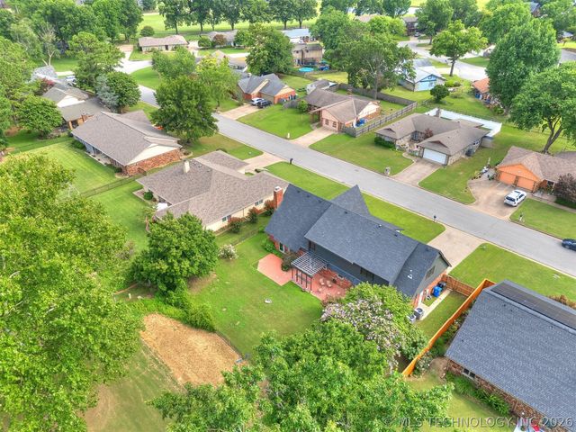 826 Lynwood Lane, Broken Arrow, OK 74011