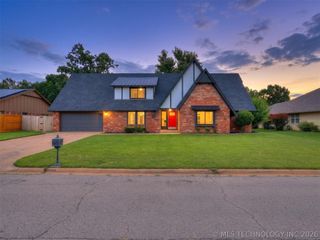 826 Lynwood Lane, Broken Arrow, OK 74011