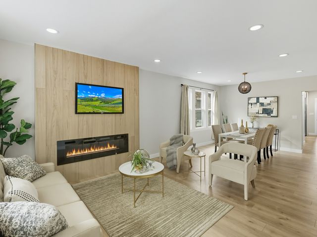 8442 S Kingston Avenue, Chicago, IL 60617