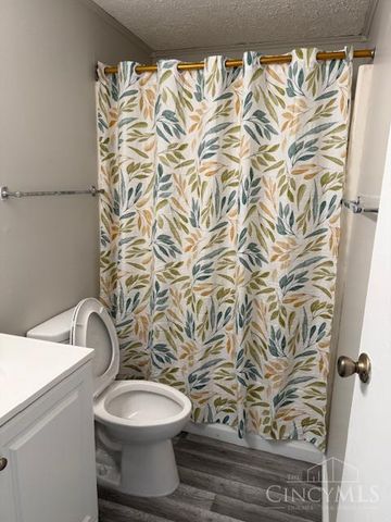 5077 Queenswood, West Chester, OH 45011