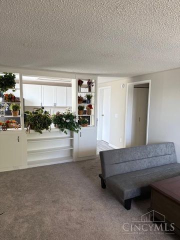 5077 Queenswood, West Chester, OH 45011