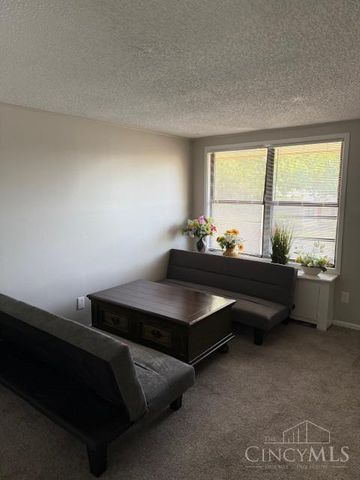 5077 Queenswood, West Chester, OH 45011