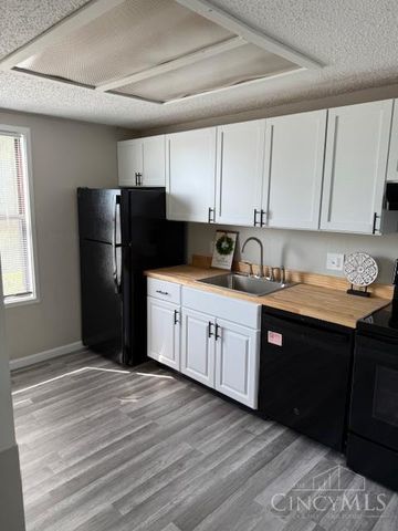 5077 Queenswood, West Chester, OH 45011