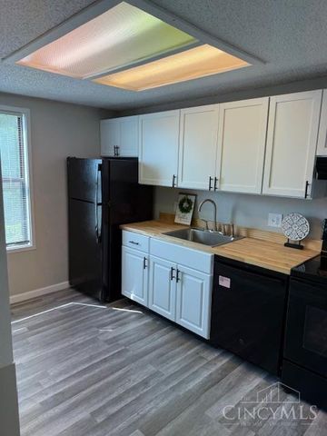 5077 Queenswood, West Chester, OH 45011