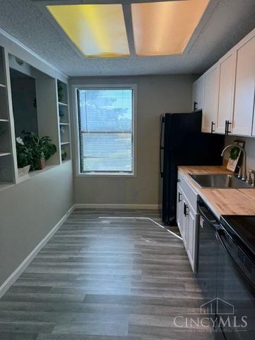 5077 Queenswood, West Chester, OH 45011