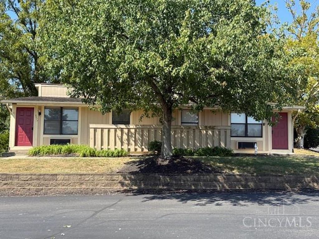 5077 Queenswood, West Chester, OH 45011