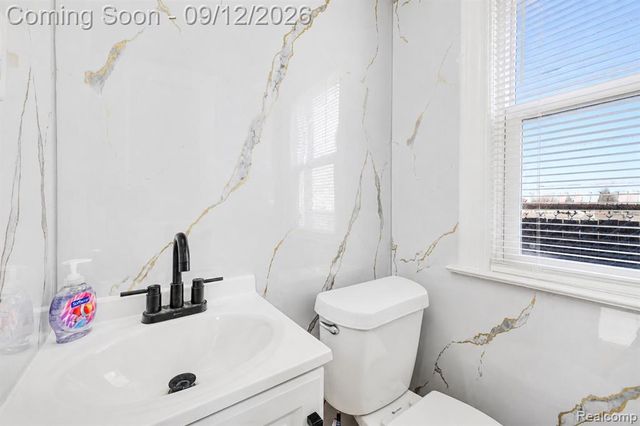 17545 Pennington Drive, Detroit, MI 48221
