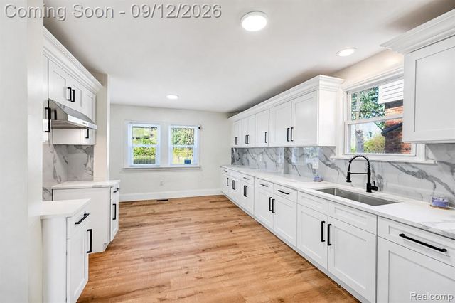 17545 Pennington Drive, Detroit, MI 48221