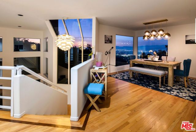 7265 Caverna Drive, Los Angeles, CA 90068