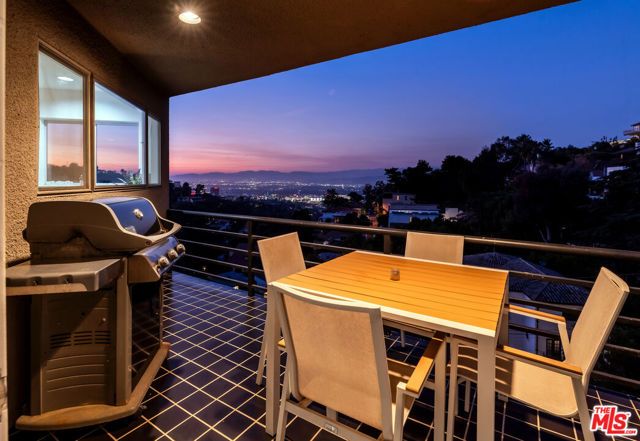 7265 Caverna Drive, Los Angeles, CA 90068