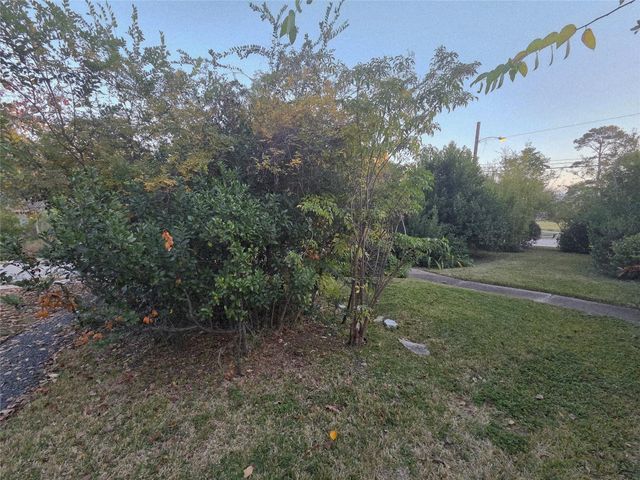 851 Jaquet Drive, Bellaire, TX 77401