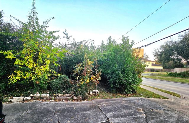 851 Jaquet Drive, Bellaire, TX 77401