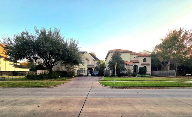 851 Jaquet Drive, Bellaire, TX 77401