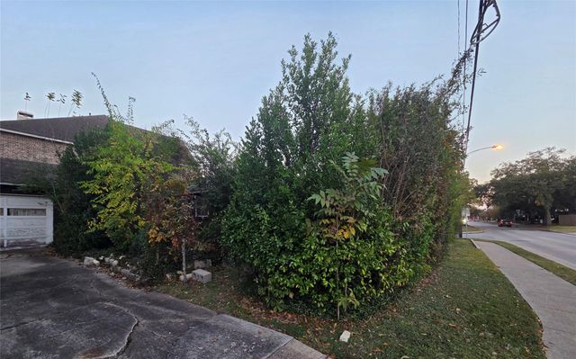 851 Jaquet Drive, Bellaire, TX 77401