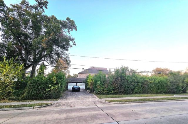 851 Jaquet Drive, Bellaire, TX 77401