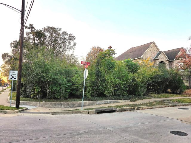 851 Jaquet Drive, Bellaire, TX 77401