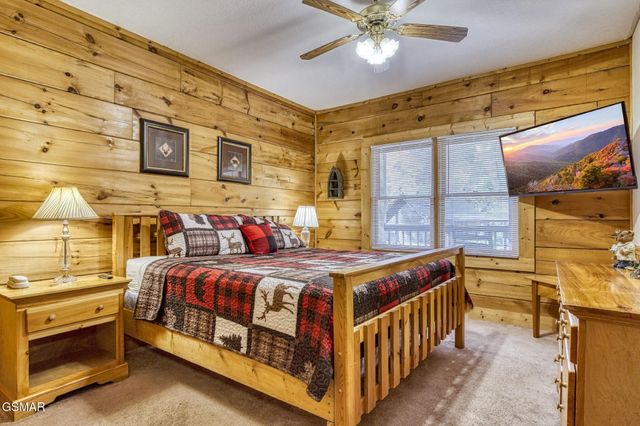 679 Eagles Boulevard Way, Pigeon Forge, TN 37863