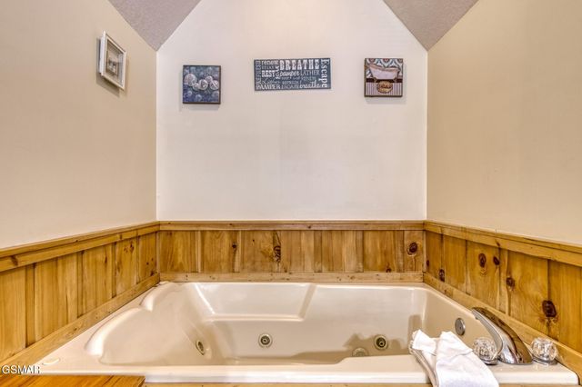 679 Eagles Boulevard Way, Pigeon Forge, TN 37863