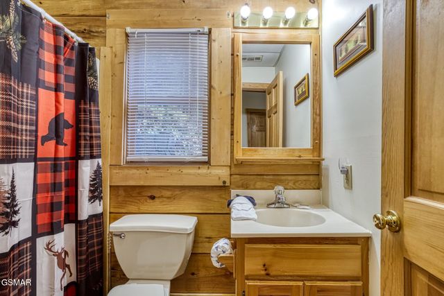 679 Eagles Boulevard Way, Pigeon Forge, TN 37863