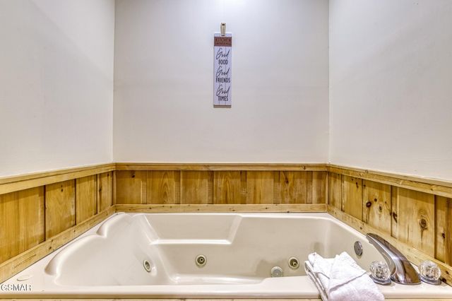 679 Eagles Boulevard Way, Pigeon Forge, TN 37863