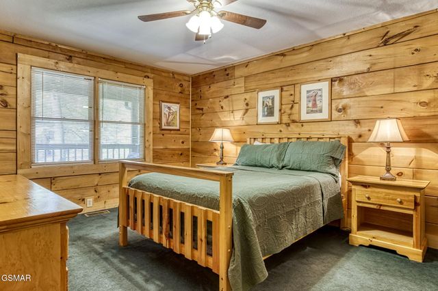 679 Eagles Boulevard Way, Pigeon Forge, TN 37863