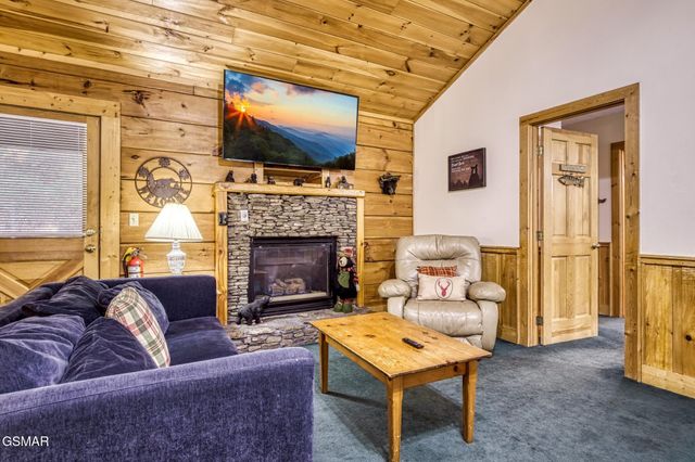 679 Eagles Boulevard Way, Pigeon Forge, TN 37863