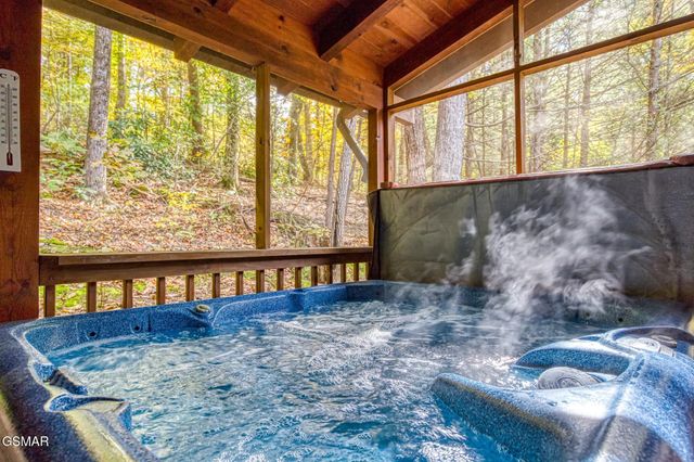 679 Eagles Boulevard Way, Pigeon Forge, TN 37863