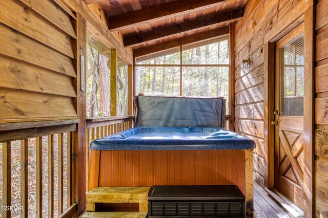 679 Eagles Boulevard Way, Pigeon Forge, TN 37863