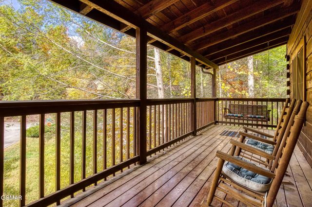 679 Eagles Boulevard Way, Pigeon Forge, TN 37863