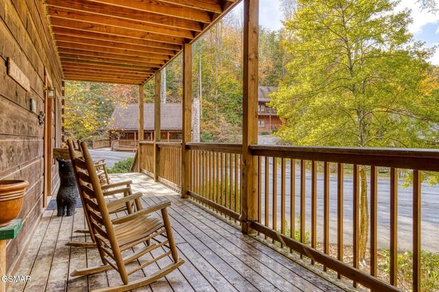 679 Eagles Boulevard Way, Pigeon Forge, TN 37863